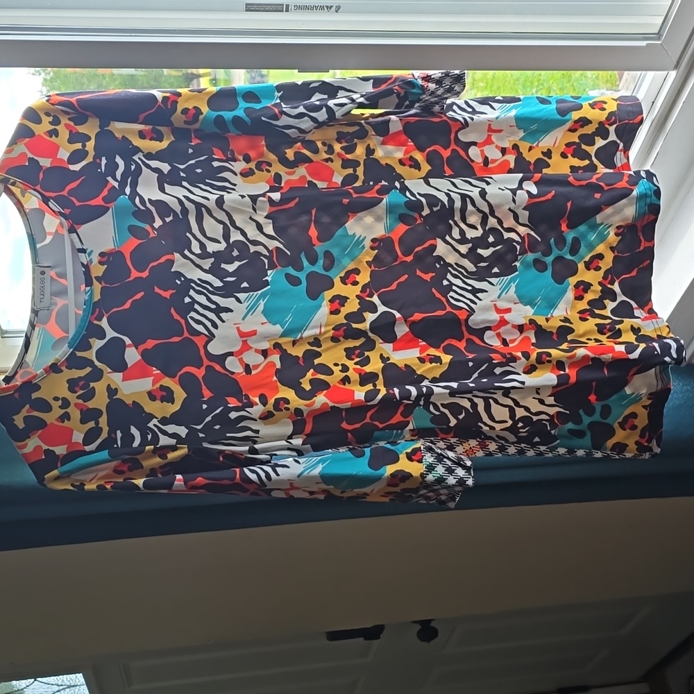 Womens Large Nuggles top